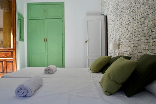 3 bedrooms, WiFi, bed sheets
