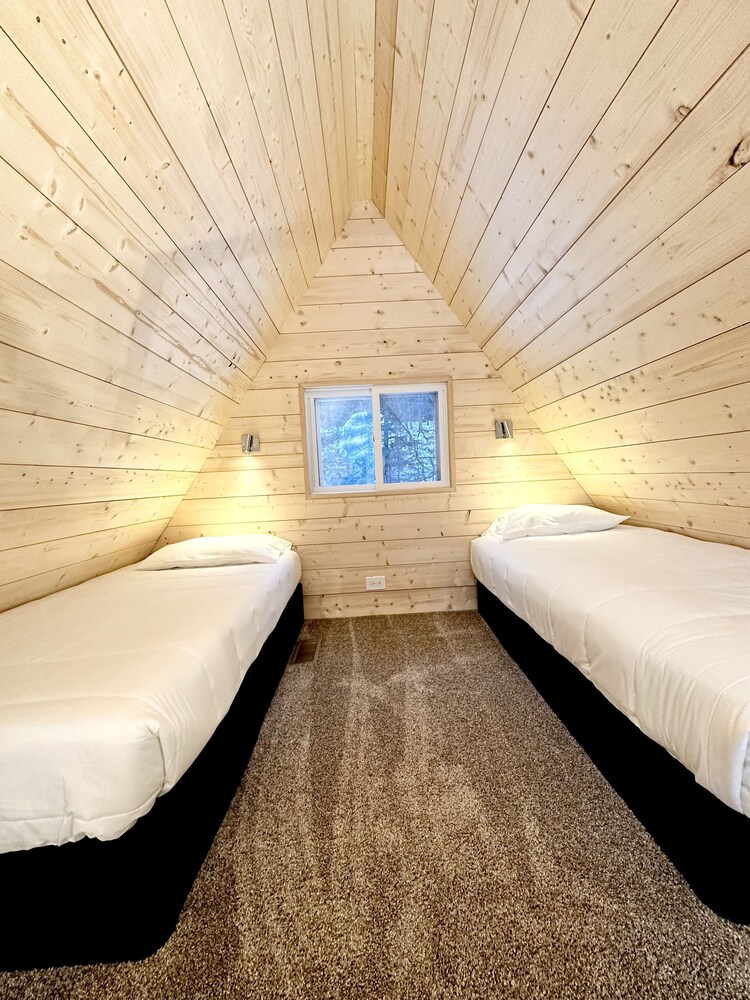 Unique AFrame cabin/Sauna /Pet friendly /Nearby Trails Oneida County