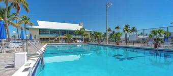 Florida Keys waterfront RV site with sunset views in Resort style community