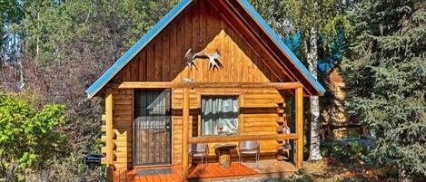 Enchanting Cabin #5 on Kenai River | 羽毛の掛け布団、テンピュール、WiFi (無料)、ベッドシーツ