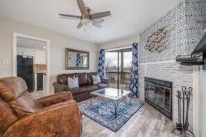 Smart-TV, Kamin, DVD-Player, Tischtennisplatte