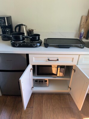 Fridge, microwave, stovetop, coffee/tea maker