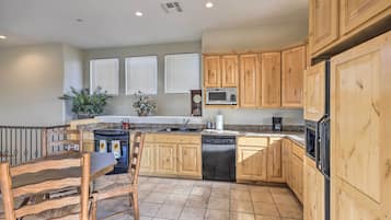 Refrigerador, microondas, parrilla de estufa y lavavajillas