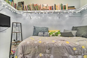 1 bedroom, iron/ironing board, travel cot, Internet