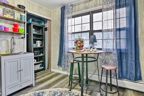 Interior - 14 Mi to Frankenmuth: Apt on 3 Acres in Clio! (Clio)