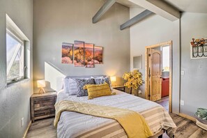 3 bedrooms, travel cot, WiFi, bed sheets - Family-Friendly Williams Cabin w/ Gas Grill (Williams)