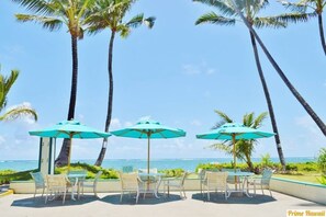 Outdoor dining - Oceanfront Condo w/ Pool & Beach Access (Hauula)