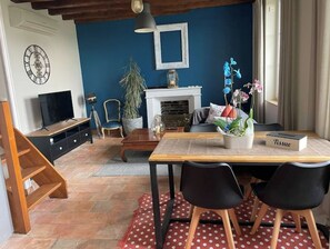 Dining - Le Petit Nice Charming semi-troglodyte house. (Vouvray)