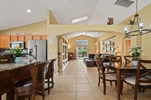 Elegant 5bd / 4ba Villa with pool / Spa near Disney