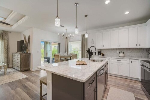 South West Family Home , 3 Bedroom 2 Bath, King bed suite, 4 Beds , 6 Guests 