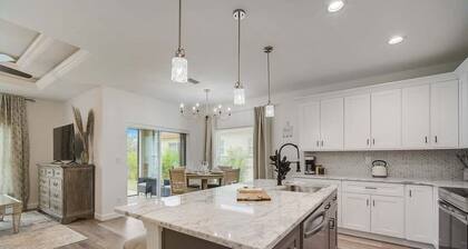 South West Family Home , 3 Bedroom 2 Bath, King bed suite, 4 Beds , 6 Guests