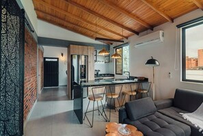 Smart TV - Beautiful apartment with terrace and large office (Medellín)