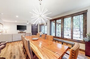 Dining - Gondola Vista 6 Bedroom Villa w/EV Charger (South Lake Tahoe)