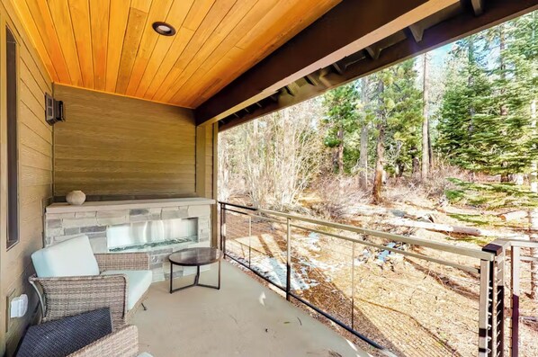 Property grounds - Gondola Vista 6 Bedroom Villa w/EV Charger (South Lake Tahoe)