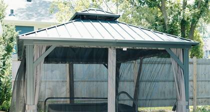 "That Cute BNB" 2-Bedroom home in prime location!