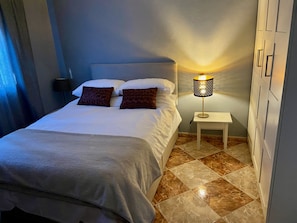 4 bedrooms, WiFi, bed sheets
