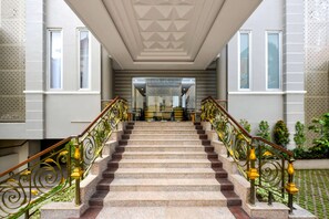 Exterior - Super 8 By Wyndham Solo Indonesia (Surakarta)