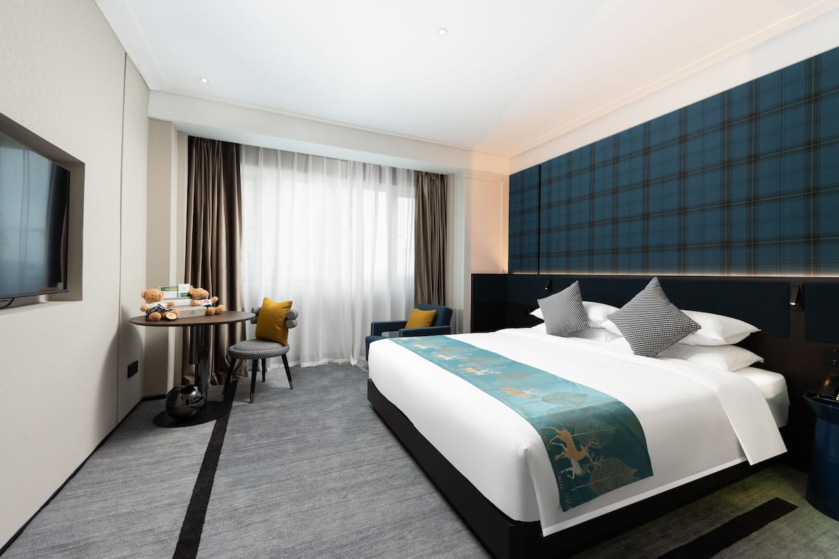 Premier kamer, 1 kingsize bed, niet-roken | Luxe beddengoed, donsdekens, pillowtop-bedden, een gratis minibar