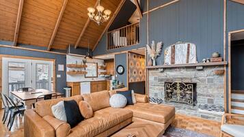 Smart TV, fireplace, stereo