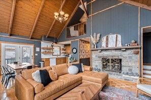 Smart TV, fireplace, stereo