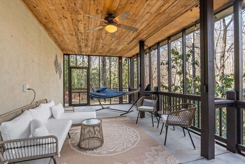 Spacious Mountain Cabin for 8