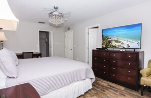 Room - New listing! Amazing 4 bedroom home! Awesome location! (Davenport)