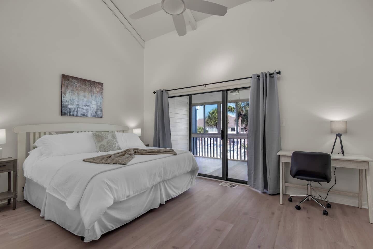 2 habitaciones, escritorio, tabla de planchar con plancha y wifi gratis 