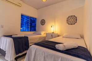 Habitació bàsica | Planxa i posts de planxar 