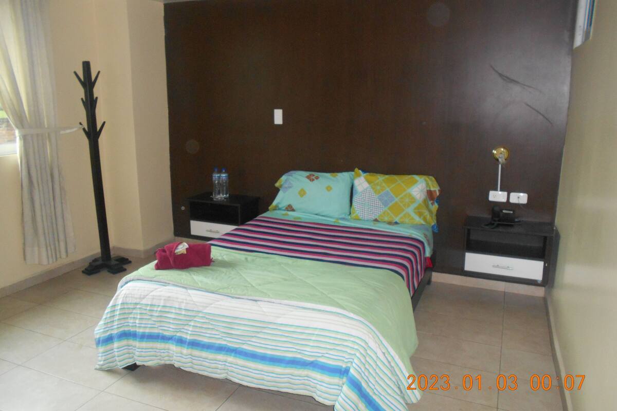 Single Room | In-room dining