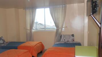 Phòng 3 | Chăn bông, nệm Select Comfort, trang trí khác biệt
