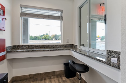 Extended Stay Gun Barrel City