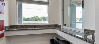 สเตย์เพิ่มเติมกันบาร์เรล ซิตี้