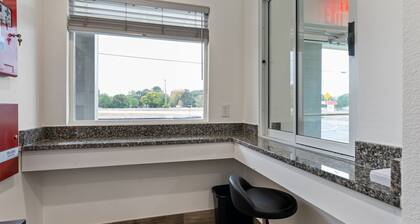 Extended Stay Gun Barrel City