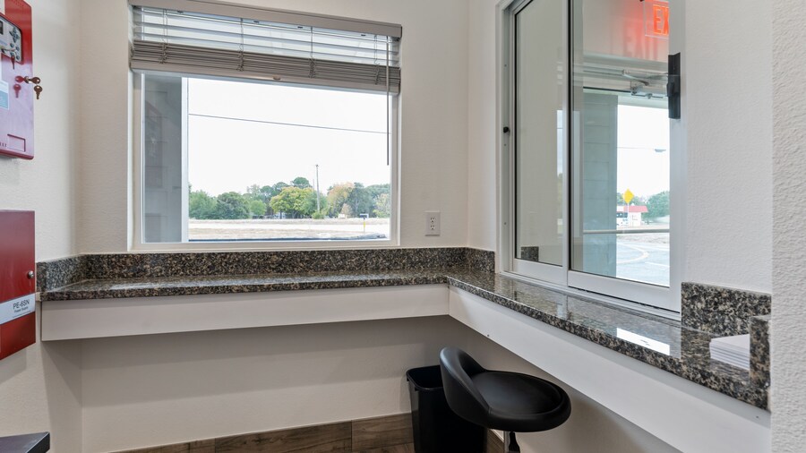 Extended Stay Gun Barrel City