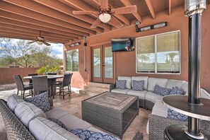 Outdoor dining - North Phoenix Desert Gem w/ Yard & Hot Tub! (Phoenix)