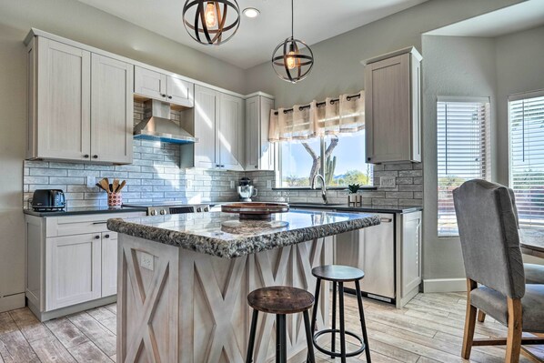 Fridge, microwave, stovetop, dishwasher - North Phoenix Desert Gem w/ Yard & Hot Tub! (Phoenix)