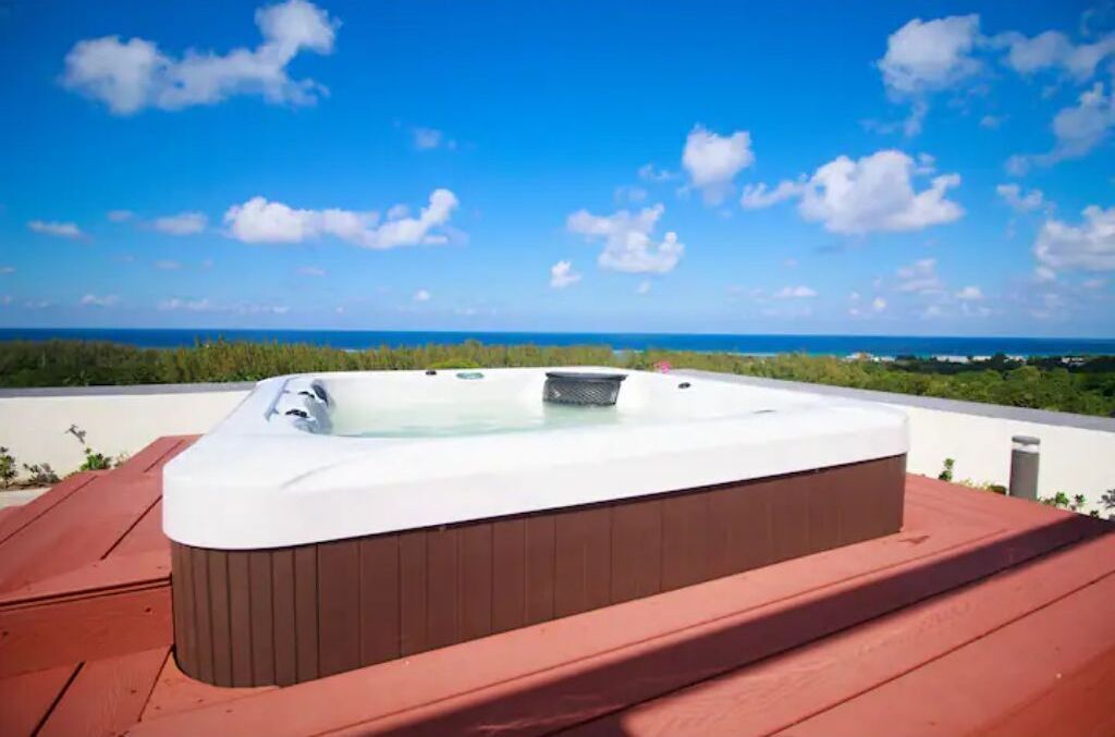 Tina de hidromasaje al aire libre