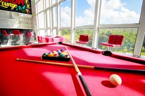 Games room - Luxury Condo in Montego Bay, Rooftop Pool access (St. James Parish)