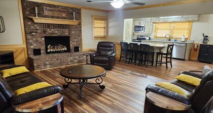 Happy's House-On the farm with Broadslab Distillery & The Barn at Broadslab