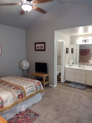 3 quartos, escrivaninha, Wi-Fi de cortesia, roupa de cama