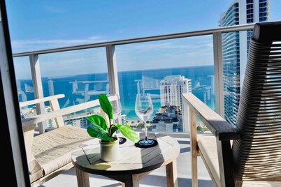 Oceanview 2BR + luxury amenities @Hyde Beach House