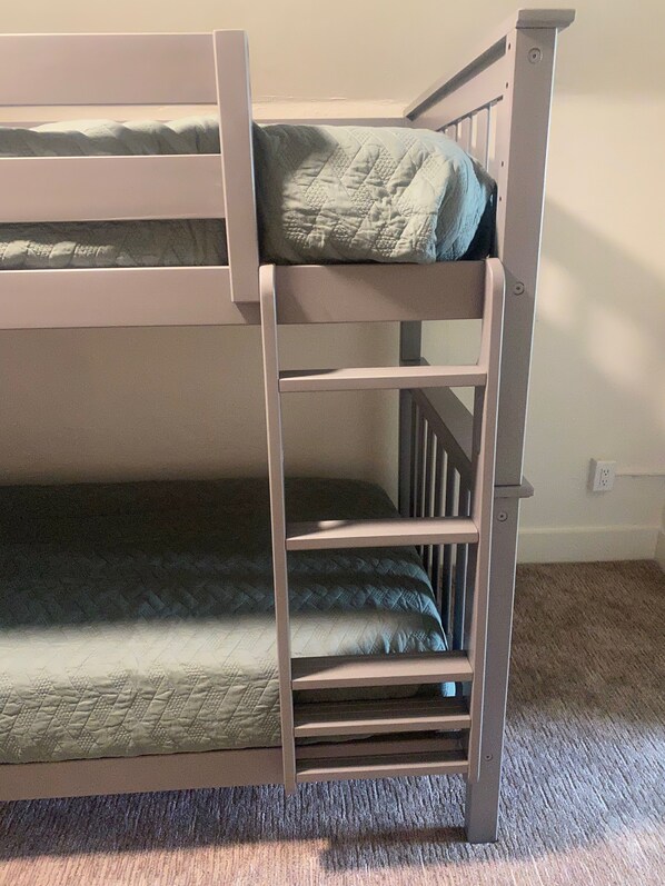 3 bedrooms, desk, iron/ironing board, travel cot