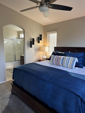 2 bedrooms, desk, WiFi, bed sheets