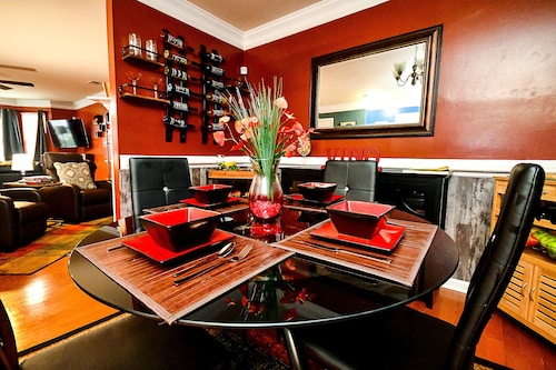 Amazin Lrg 3 Bed house w/ King bed