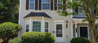 Amazin Lrg 3 Bed house w/ King bed