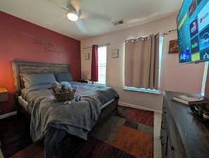 3 bedrooms, desk, free WiFi, bed sheets - Amazin Lrg 3 Bed house w/ King bed (Atlanta)