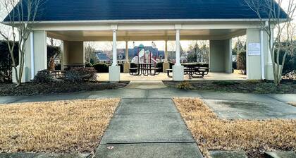 Amazin Lrg 3 Bed house w/ King bed