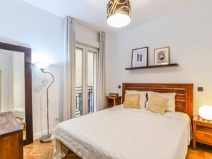 2 bedrooms, free WiFi, bed sheets - apartamento reformado en Lavapiés de alquiler temporal (Madrid)