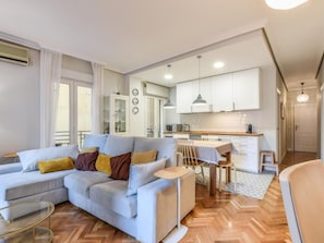 TV - apartamento reformado en Lavapiés de alquiler temporal (Madrid)