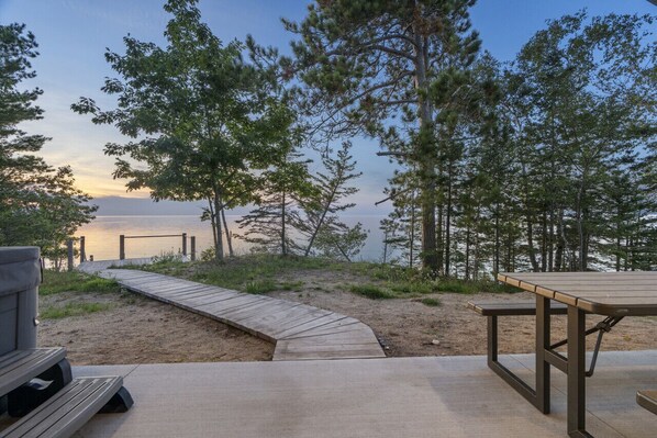 Outdoor dining - On Lake Superior near McLain Park, Hot Tub, more (Hancock)